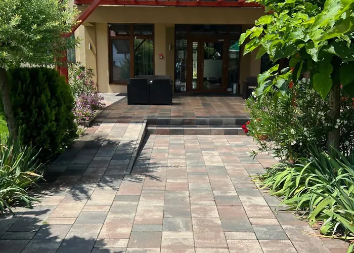 Irisz Hotel 3*